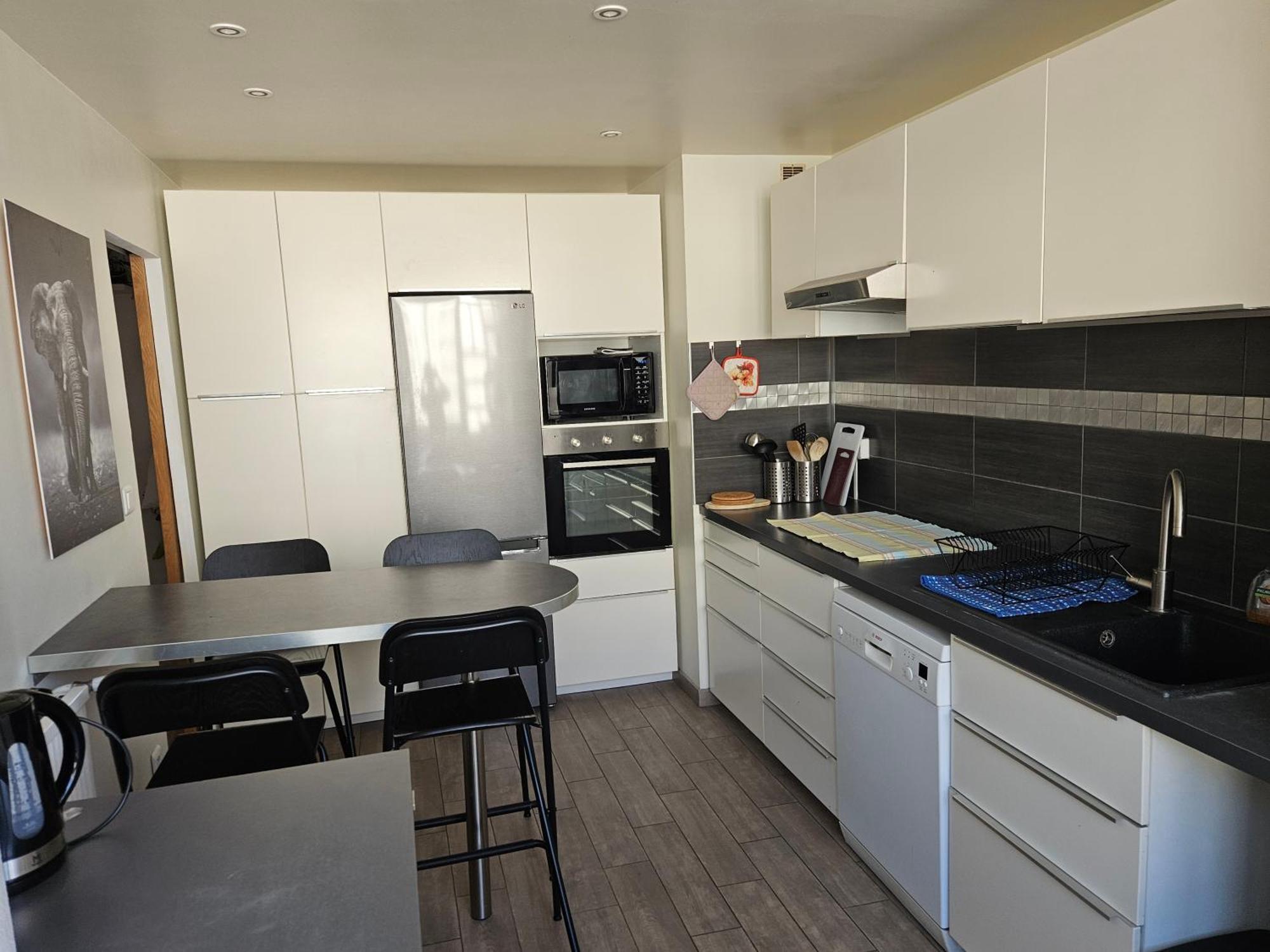Chambre En Colocation Fille, Proche Mer, Climatisation 土伦 外观 照片