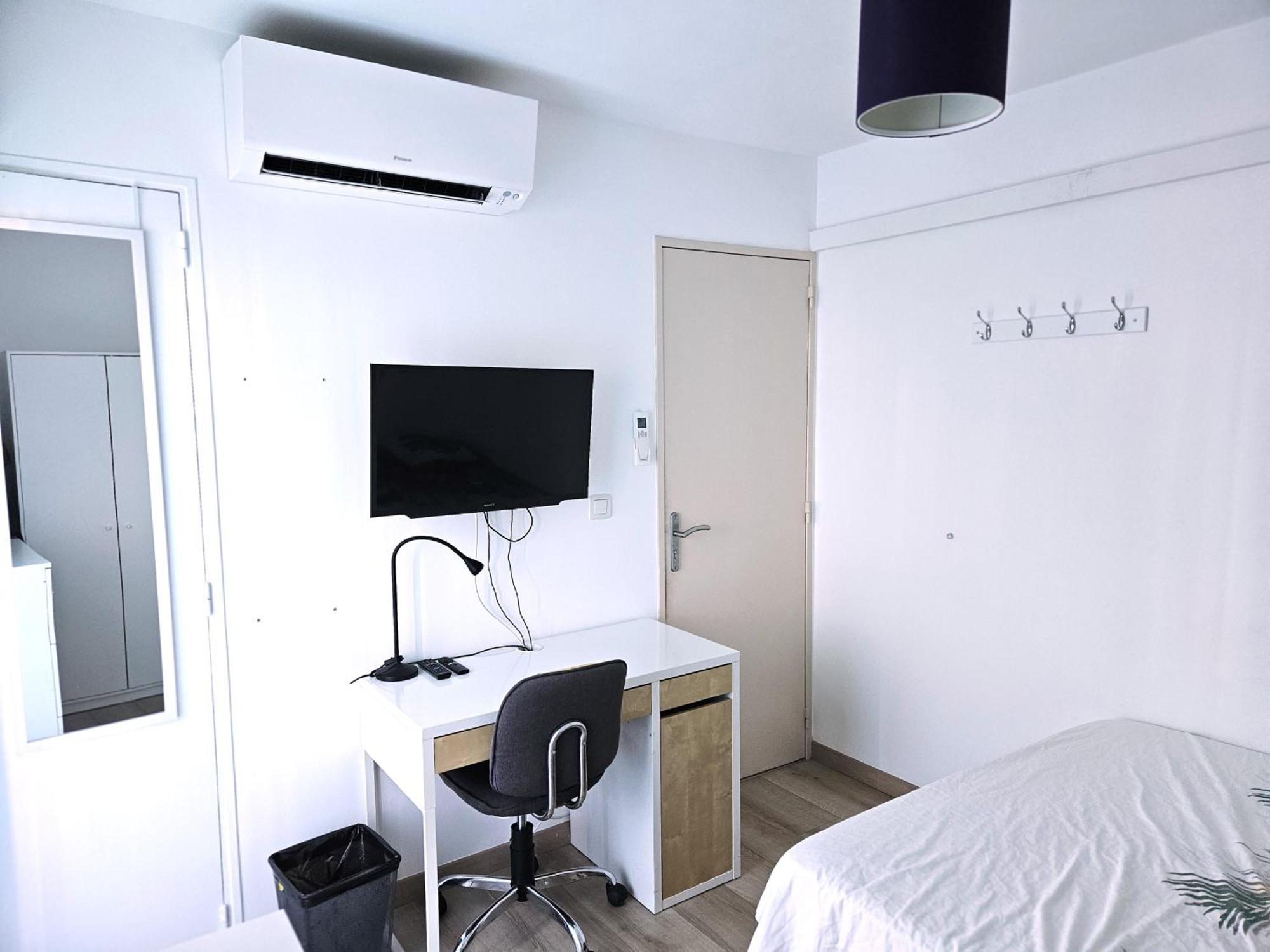 Chambre En Colocation Fille, Proche Mer, Climatisation 土伦 外观 照片