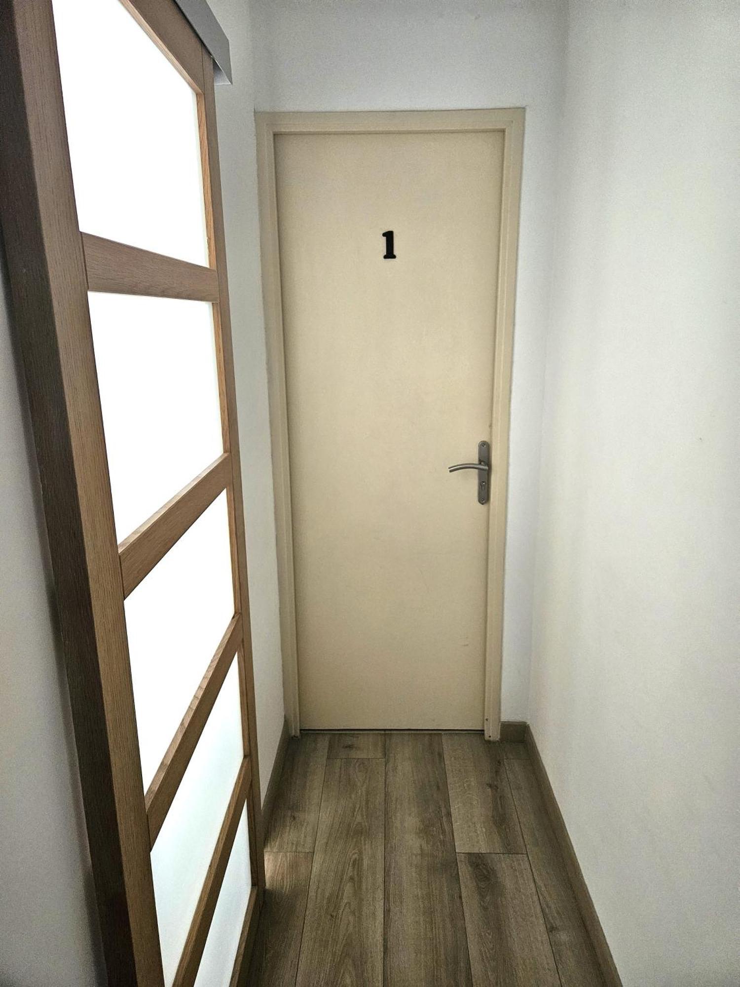 Chambre En Colocation Fille, Proche Mer, Climatisation 土伦 外观 照片